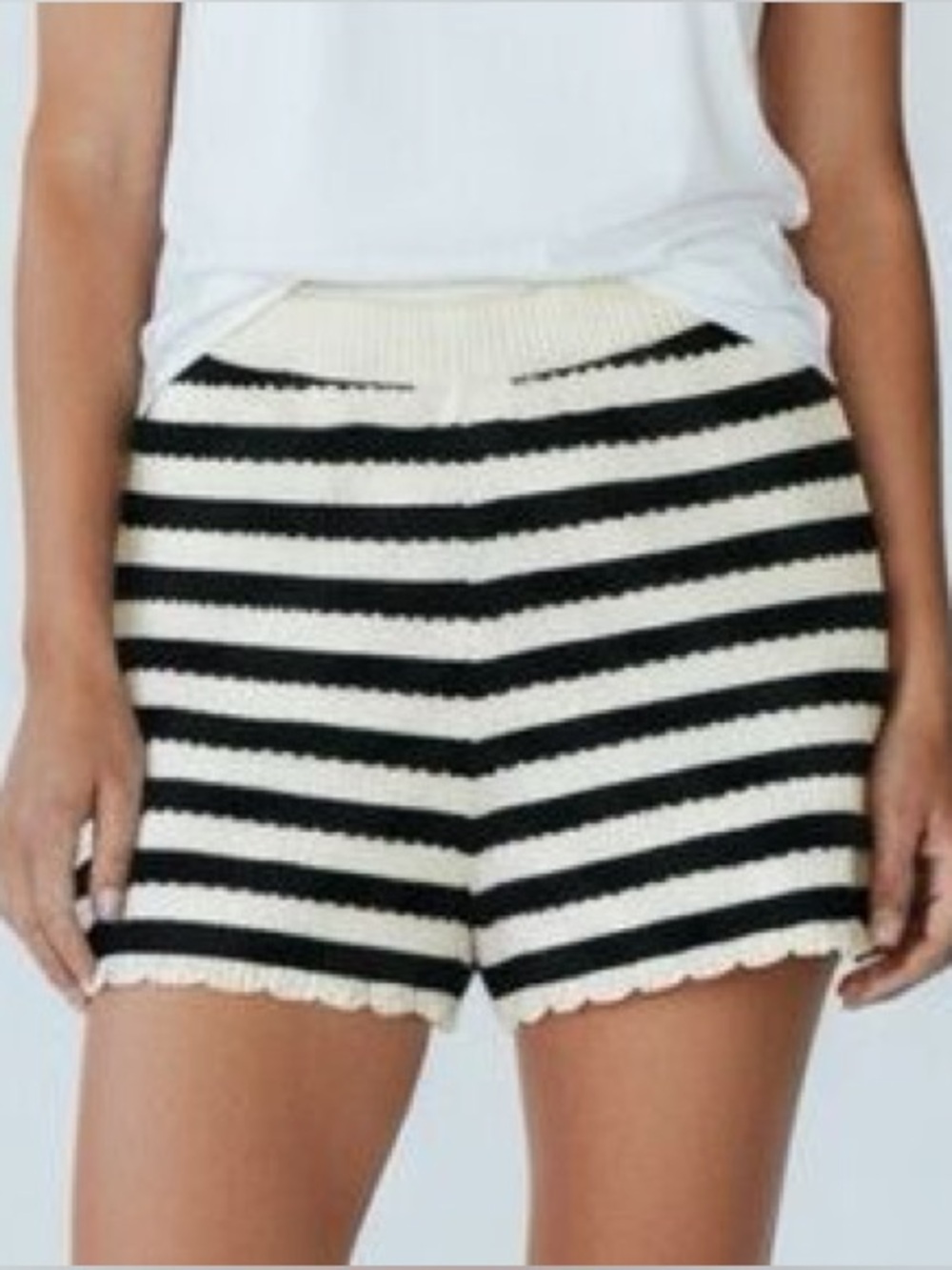 ALTAR’D STATE Scalloped Hem Striped Knit Sweater Shorts Ivory & Black Size XL